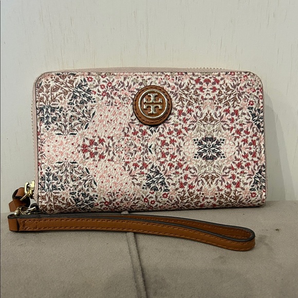Tory Burch Handbags - Tory Burch Multicolor Patterned Wristlet